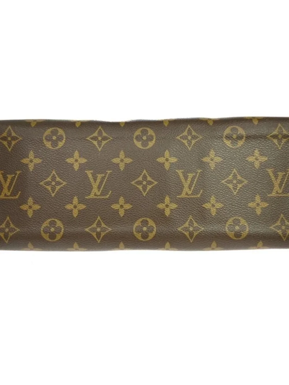 Louis Vuitton outside 	ab